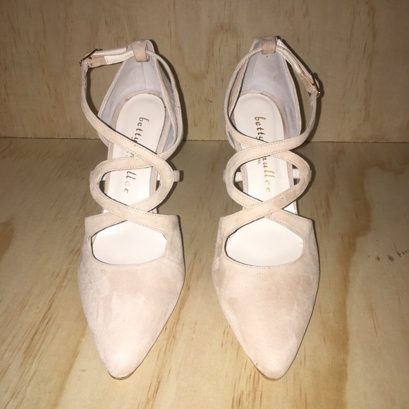 Bettye Muller Women's Gallant Pump - Picture 6 of 6